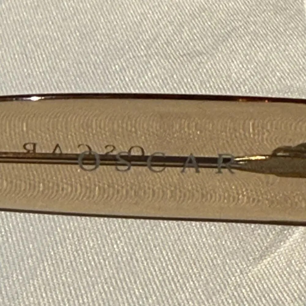Oscar by Oscar de la Renta Sunglasses Mod 40 20 cream